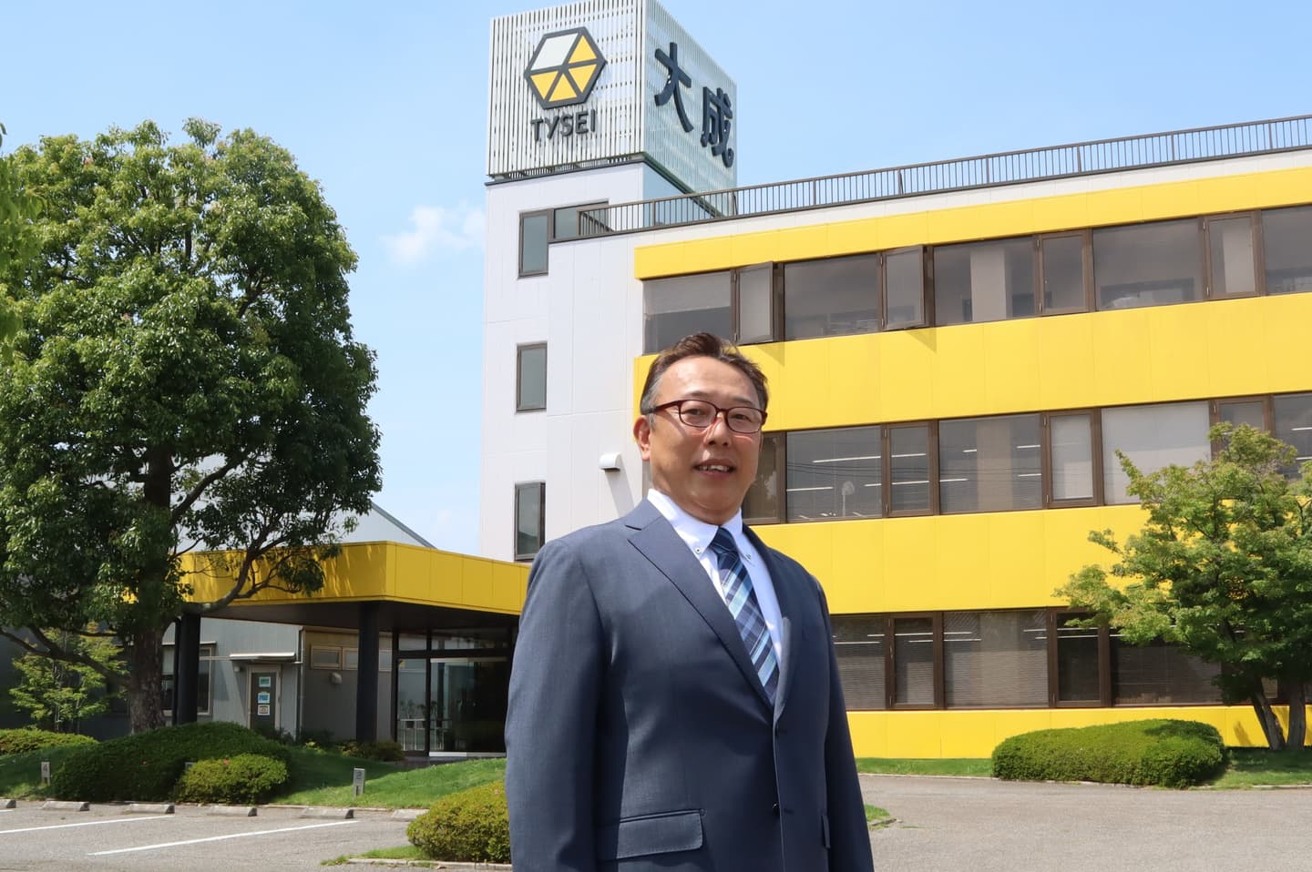 代表取締役社長　青柳 喜彦